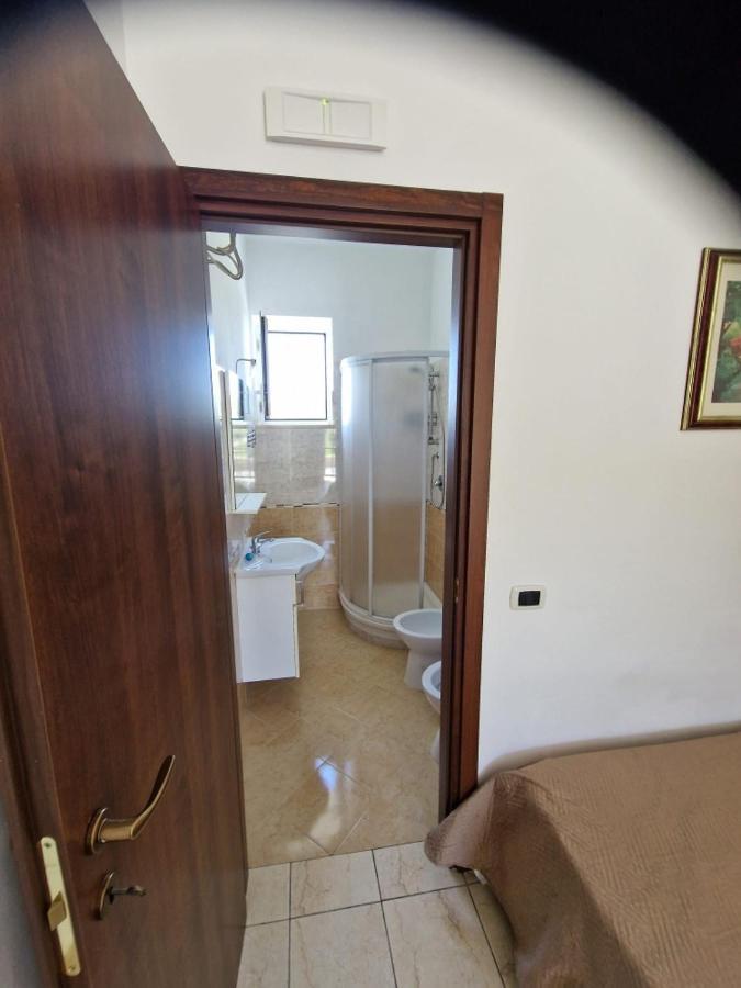 Casale Bianco Al Casello Dell' Autostrada Guidonia Bagian luar foto
